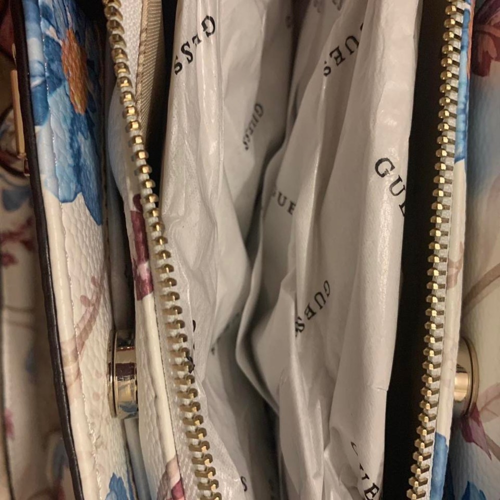 NWT Guess Blue White Floral Shoulder Bag - Picture 4 of 6